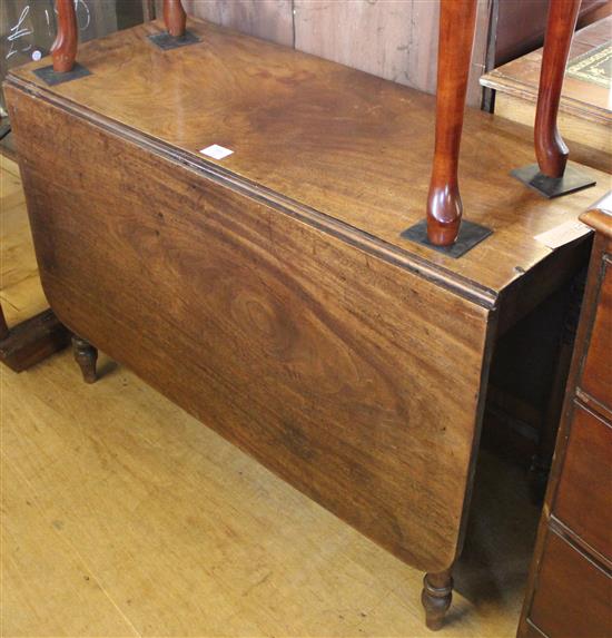 19th Century mahogany drop-leaf dining table